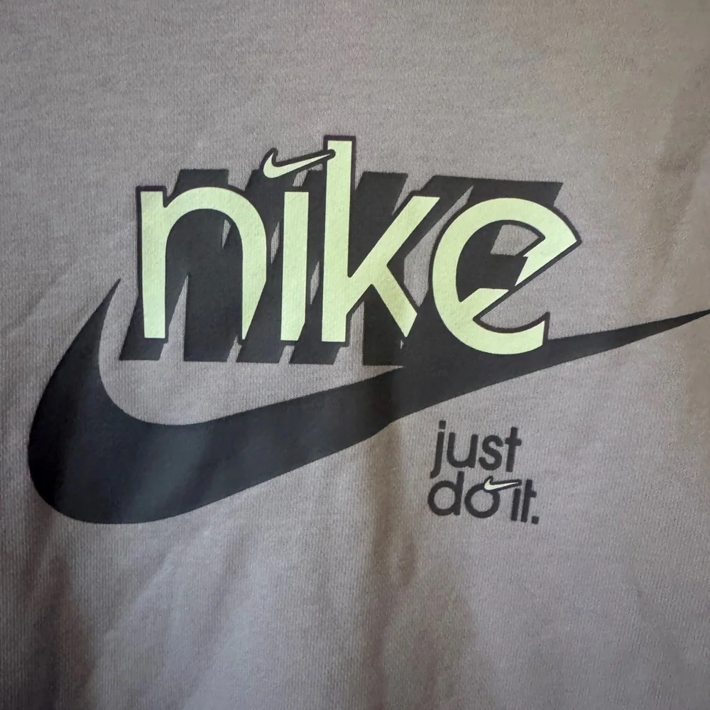 NWT Women’s Size XS Nike Light Purple Crewneck Top
